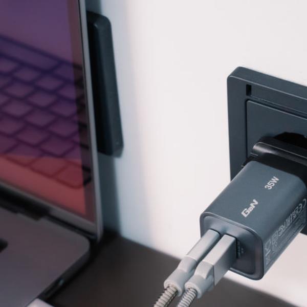 Gan Charger 2 Port 35W - immagine 5